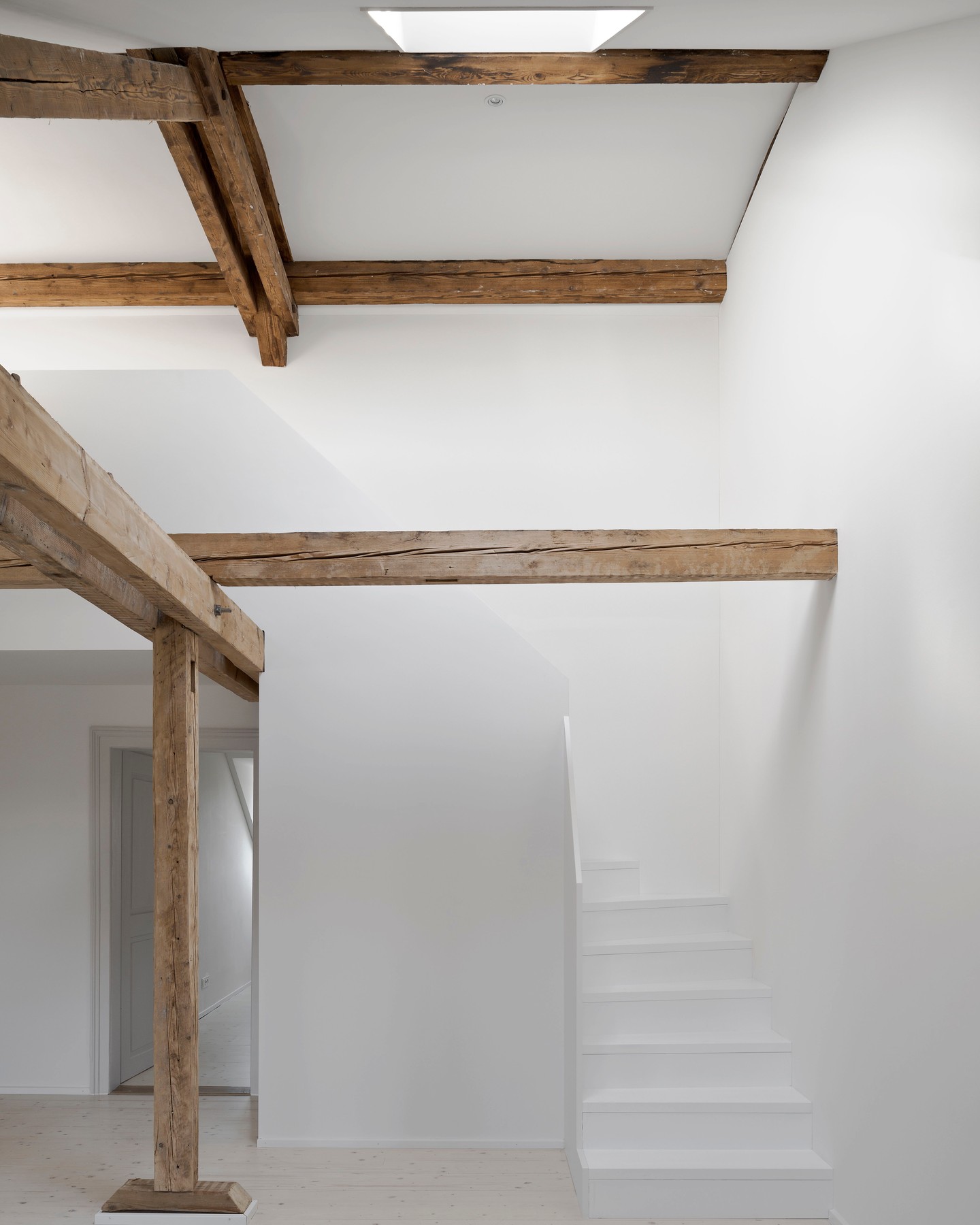 FREYA, 2016
Zürich

Das denkmalgeschützte Wohnhaus von 1887 wurde sorgfältig san...