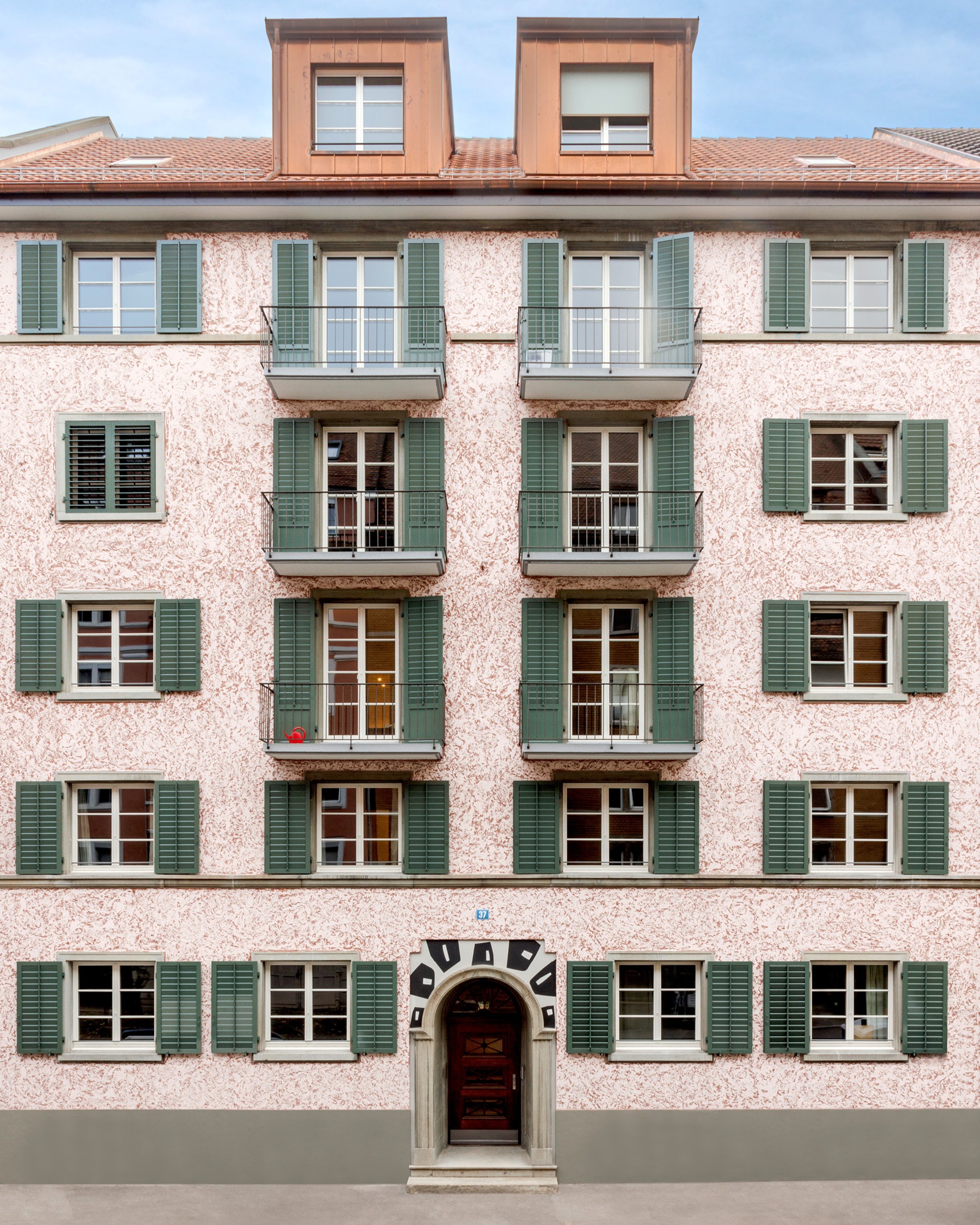 LINDENBACH, Zürich
Das 1924 erbaute Wohngebäude wurde anlässlich seines 100-jähr...